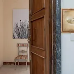 The Art Gallery Apartment *